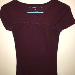 Tight fitting maroon short sleeve shirt